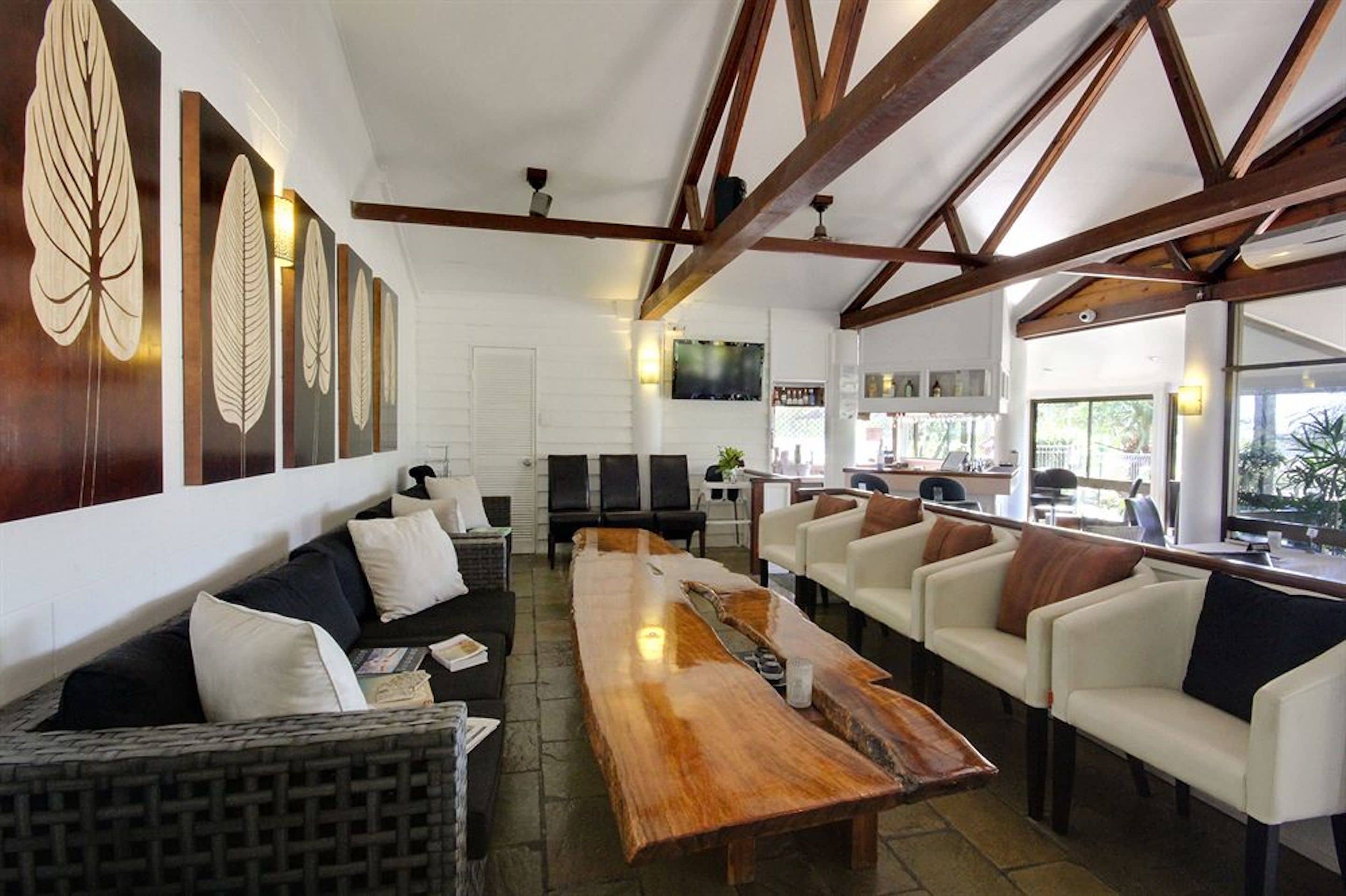 Colonial Palms Motor Inn