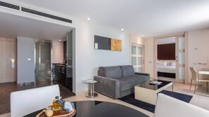 Hochwertige Bettwaren, Minibar, Zimmersafe, Schreibtisch