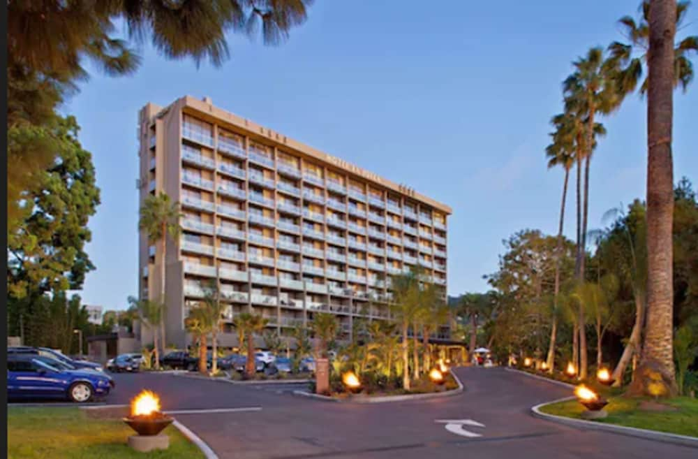 Hotel La Jolla, Curio Collection by Hilton