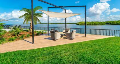 DoubleTree by Hilton Tampa Rocky Point Waterfront