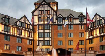Hotel Roanoke & Conference Ctr, Curio Collection by Hilton