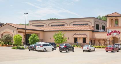 Ramada Tropics Resort & Conf Center by Wyndham Des Moines