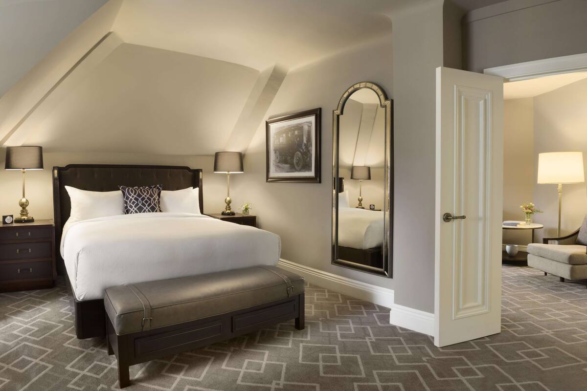 Premium bedding, pillowtop beds, minibar, in-room safe