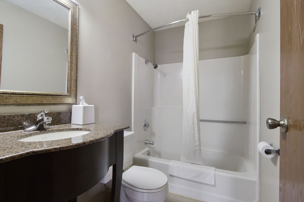 Bathroom sink, Econo Lodge Olathe - Kansas City