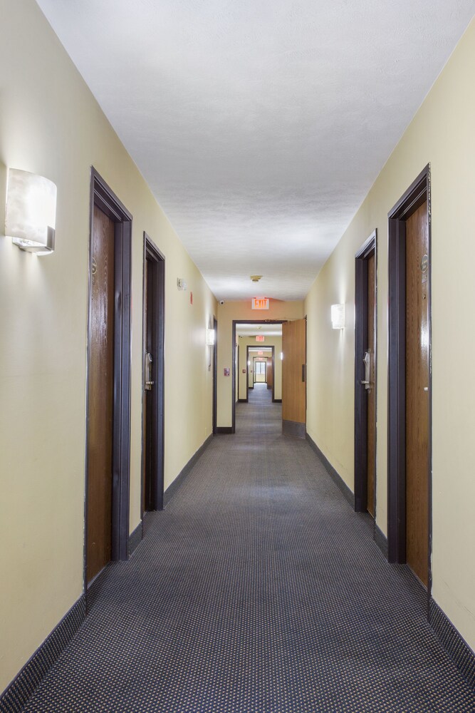 Hallway, Econo Lodge Olathe - Kansas City