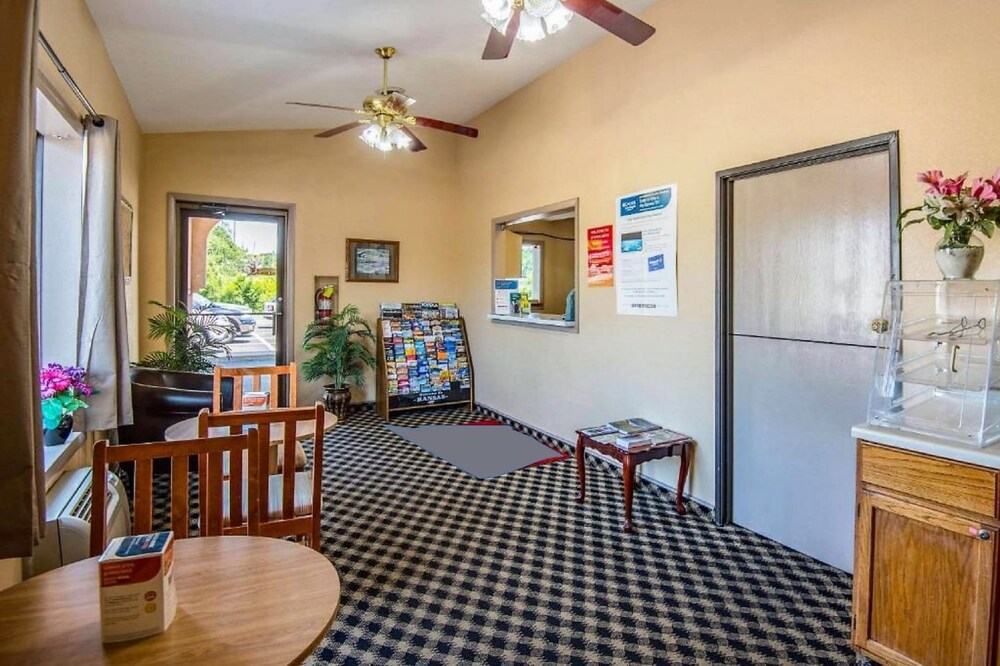 Room Deals for Econo Lodge Junction City I70 Near Fort Riley, Junction