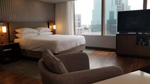 Premium bedding, in-room safe, desk, laptop workspace