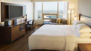 Premium bedding, in-room safe, desk, laptop workspace