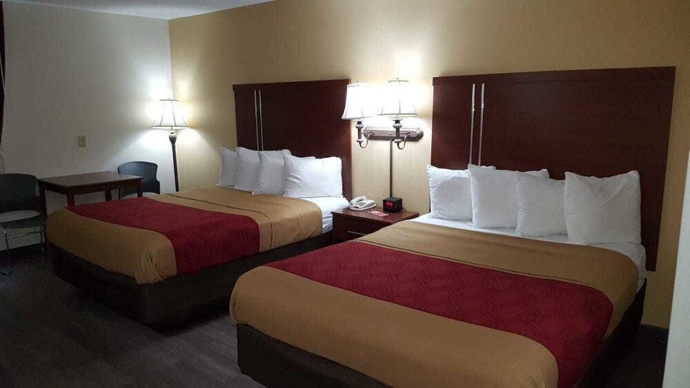 Econo Lodge Inn & Suites