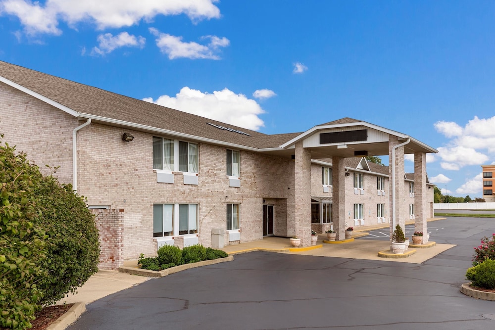 Econo Lodge Inn & Suites