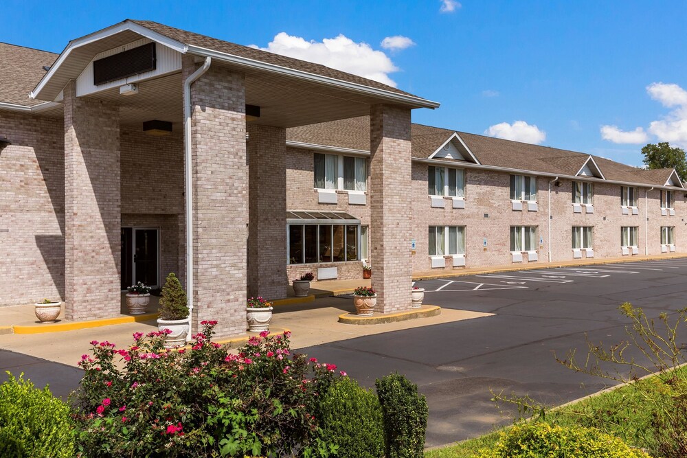 Econo Lodge Inn & Suites