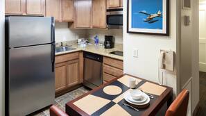 Full-size fridge, microwave, stovetop, dishwasher