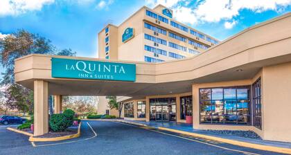 La Quinta Inn & Suites by Wyndham Secaucus Meadowlands