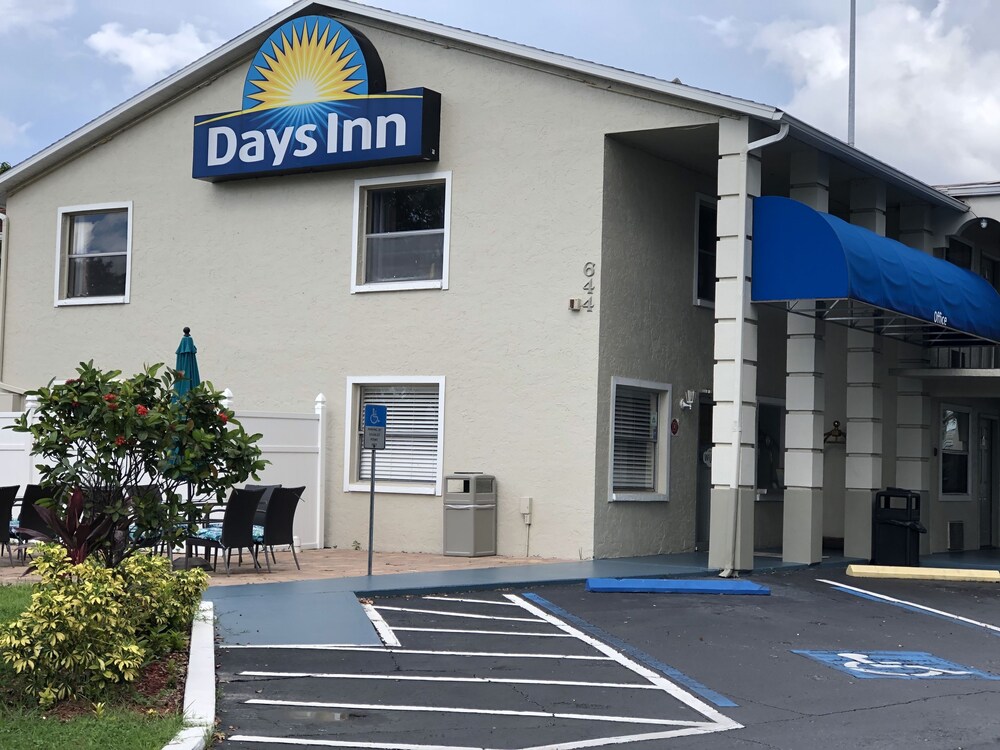 Days Inn by Wyndham Bradenton I-75