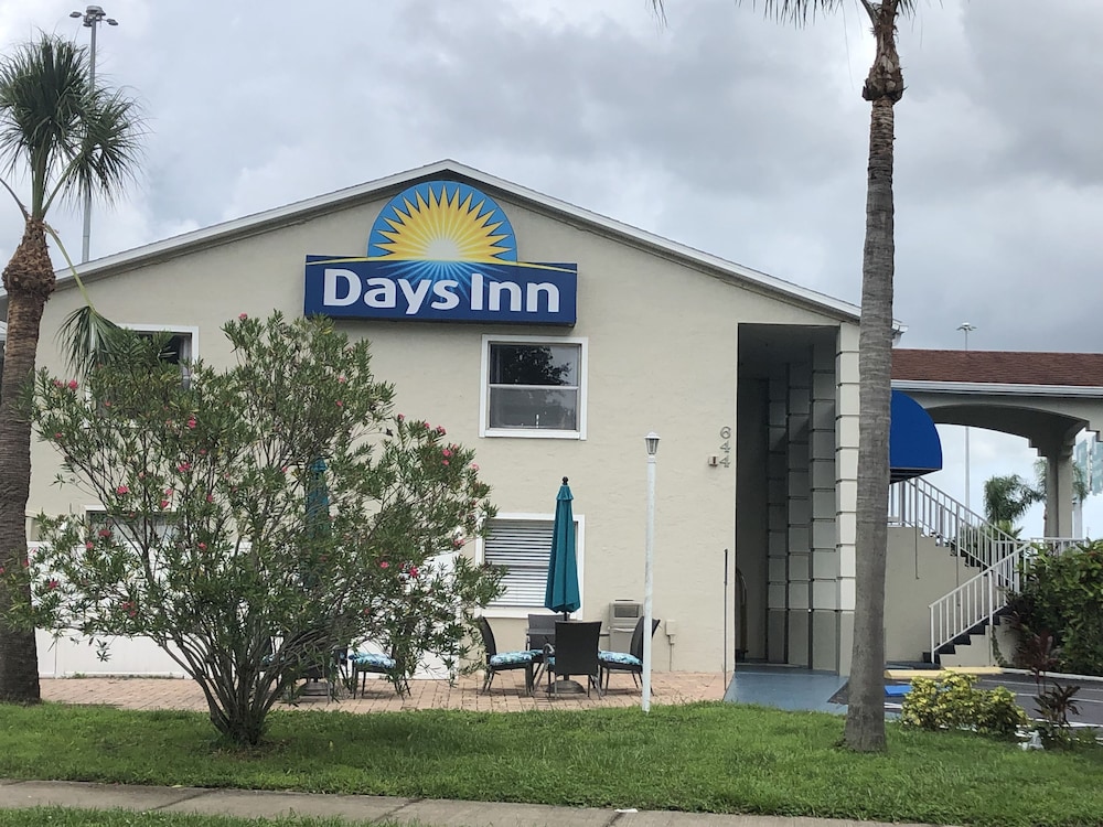 Days Inn by Wyndham Bradenton I-75