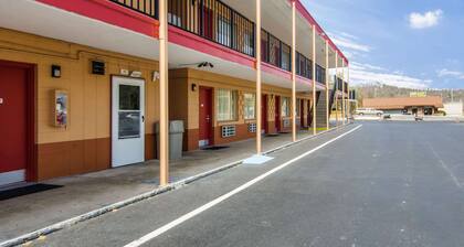 Econo Lodge Near Motor Speedway