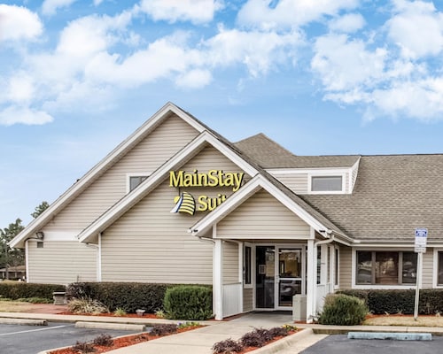 Pet Friendly Hotels In Pensacola Dog From 109 Mainstay Suites