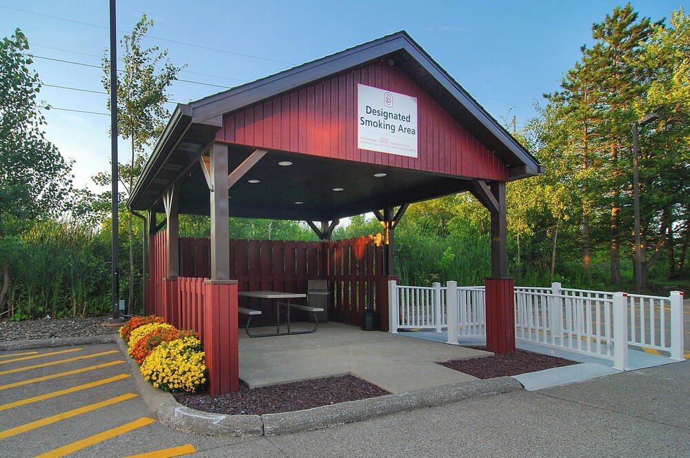 Red Roof Inn Erie - I-90