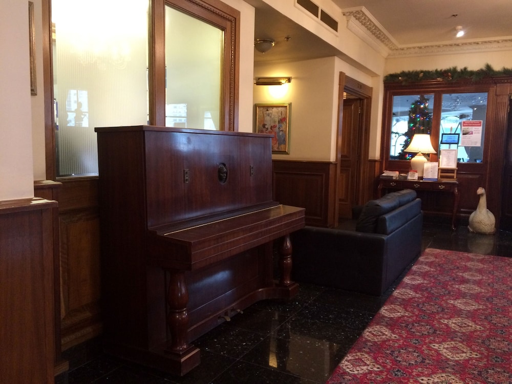 Lobby sitting area, Britannia The International Hotel London, Canary Wharf