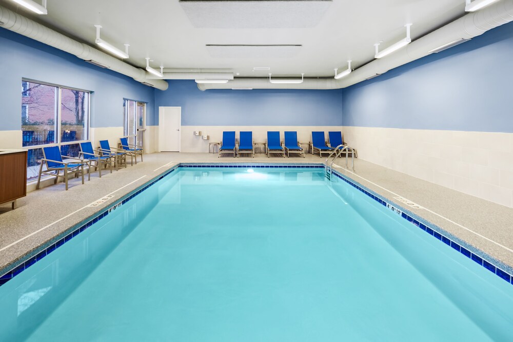 Pool, Holiday Inn Express & Suites Chicago North Shore - Niles, an IHG Hotel