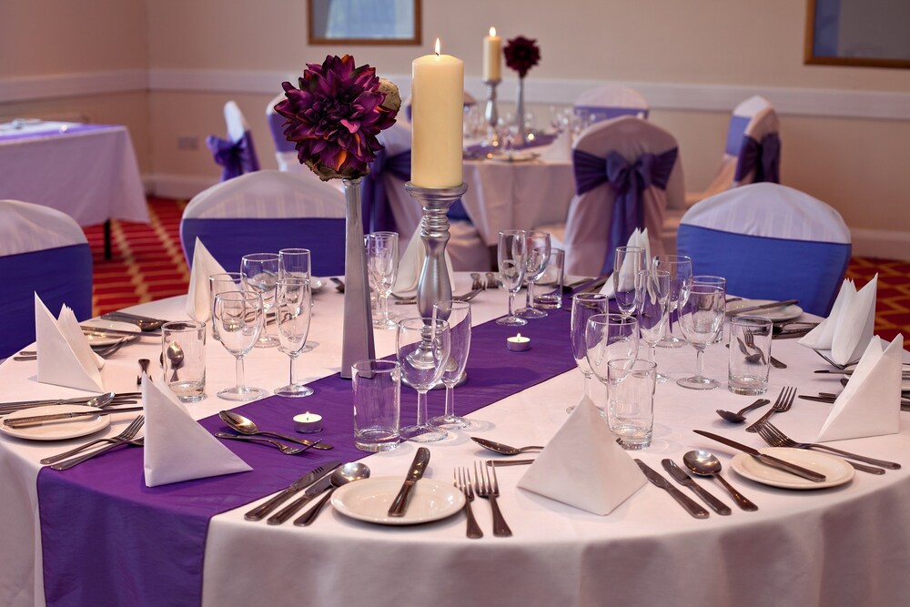 Indoor wedding, Britannia Hotel Manchester Airport