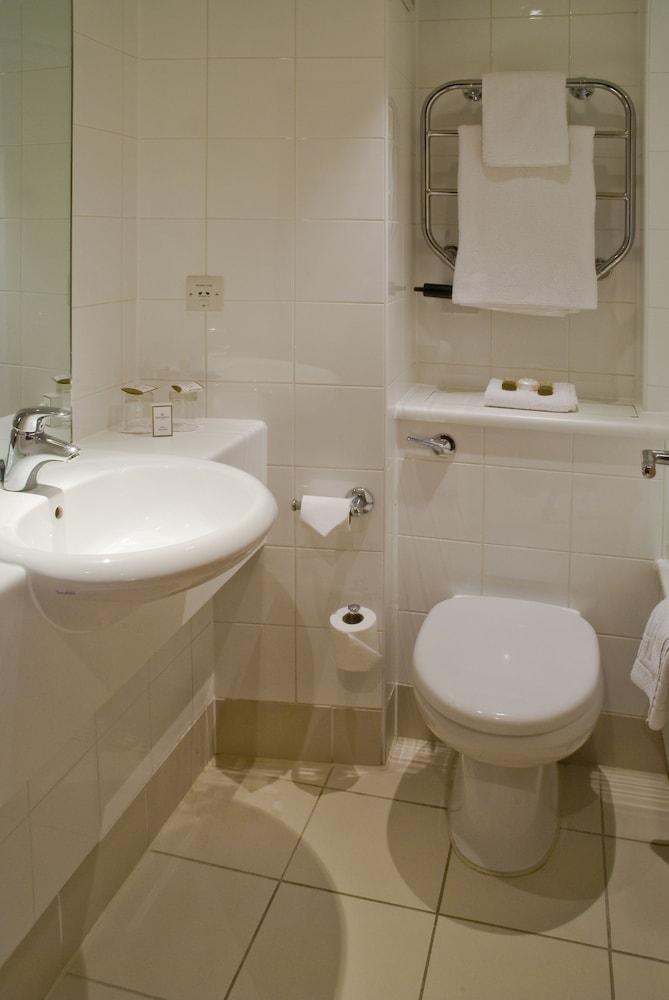 Bathroom, Britannia Hotel Manchester Airport