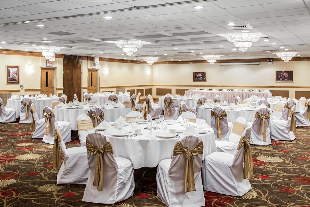 Holiday Inn Chicago – Midway Airport S, an IHG hotel