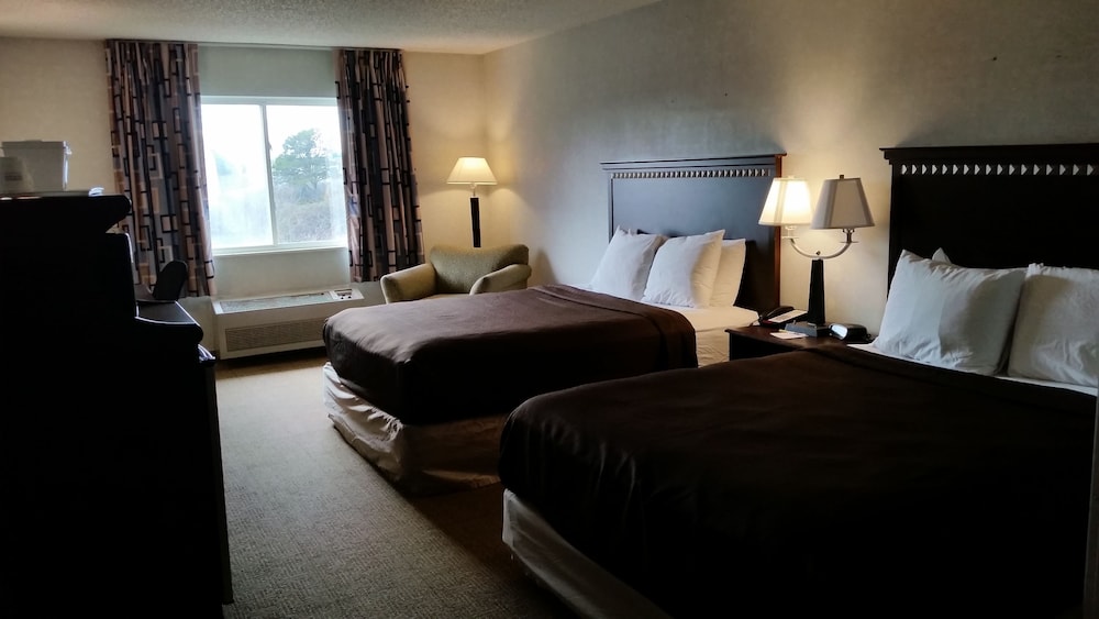 Room, Days Inn & Suites by Wyndham Vancouver