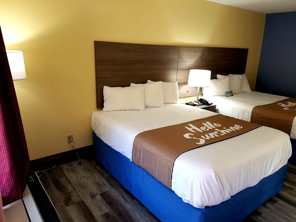 Room, Days Inn by Wyndham Cleveland TN