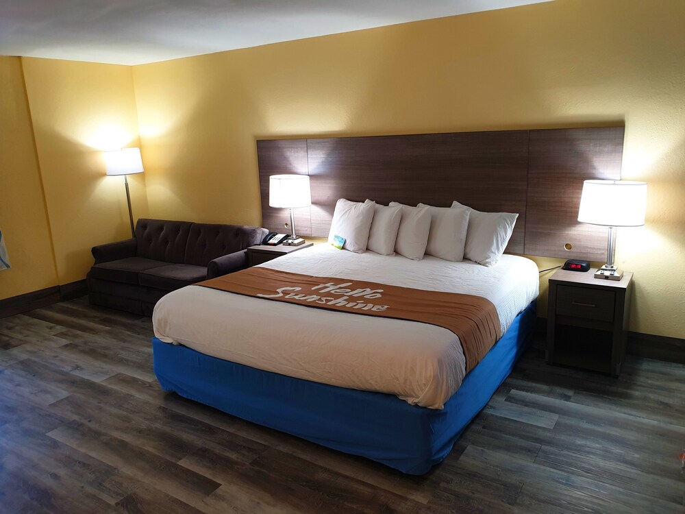 Room, Days Inn by Wyndham Cleveland TN