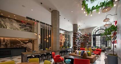 The Wayfarer Downtown LA, Tapestry Collection by Hilton