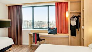 Coffre-forts dans les chambres, bureau, rideaux occultants
