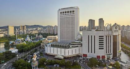 Lotte Hotel World