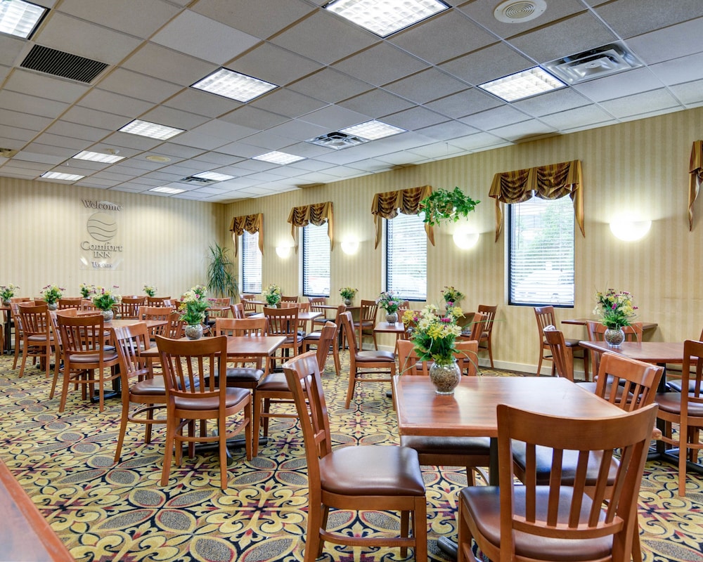 Breakfast area, Quality Inn Tysons Corner