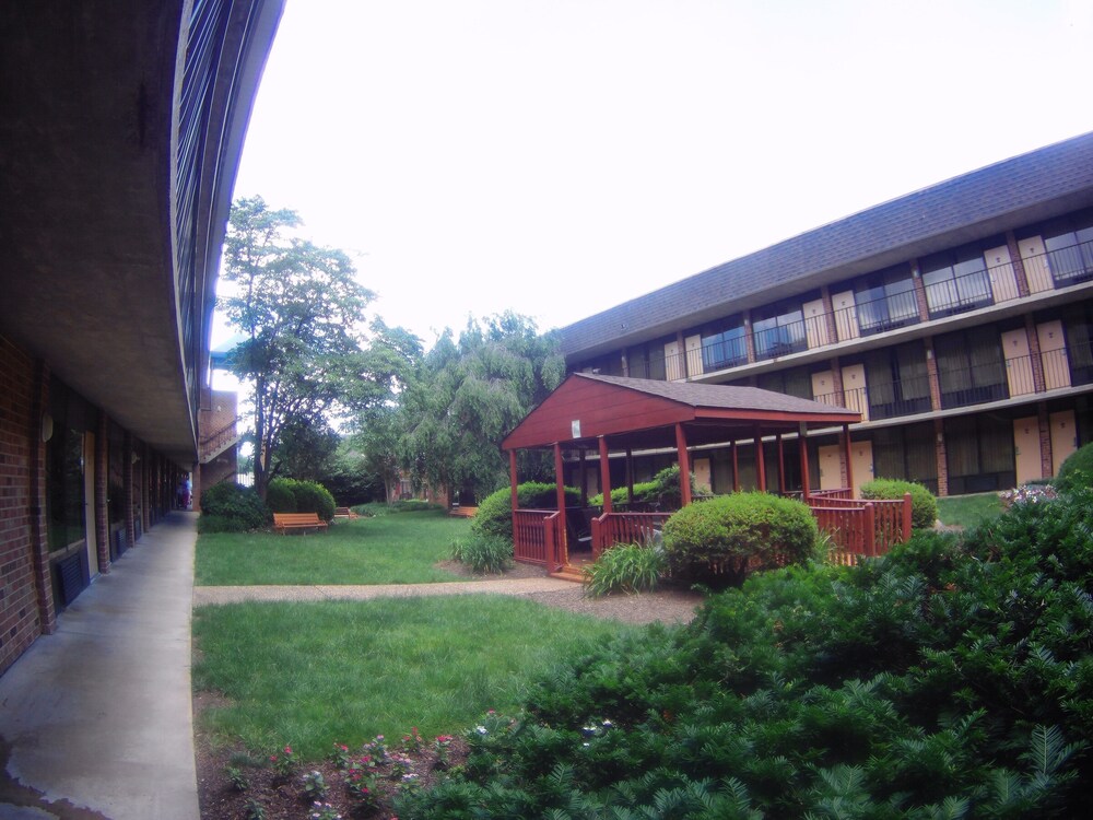 Exterior detail, Quality Inn Tysons Corner