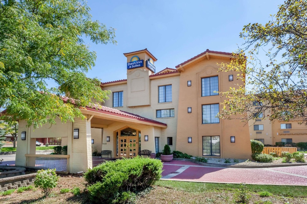 Days Inn Suites By Wyndham Arlington Heights In Chicago Hotel Featured Image