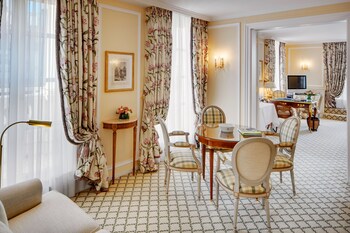 Le Bristol Paris An Oetker Collection Hotel Paris 1 214 Room Prices Reviews Travelocity