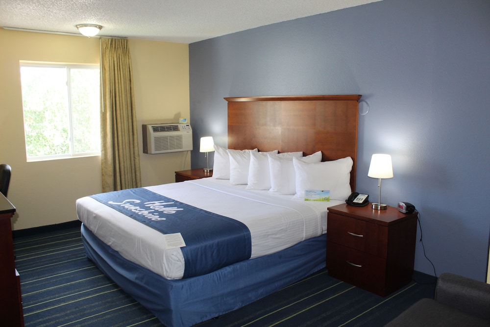 Room, Days Inn & Suites by Wyndham Gunnison