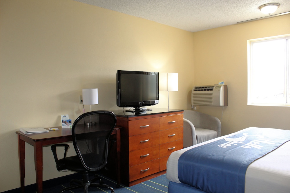 Room, Days Inn & Suites by Wyndham Gunnison