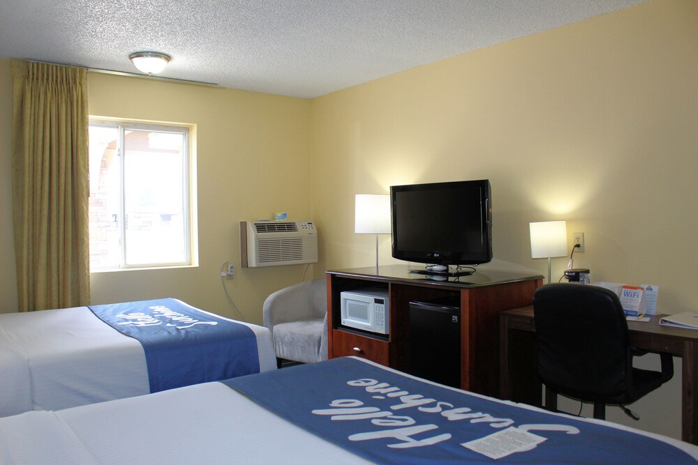 Room, Days Inn & Suites by Wyndham Gunnison