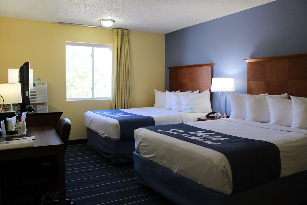 Room, Days Inn & Suites by Wyndham Gunnison