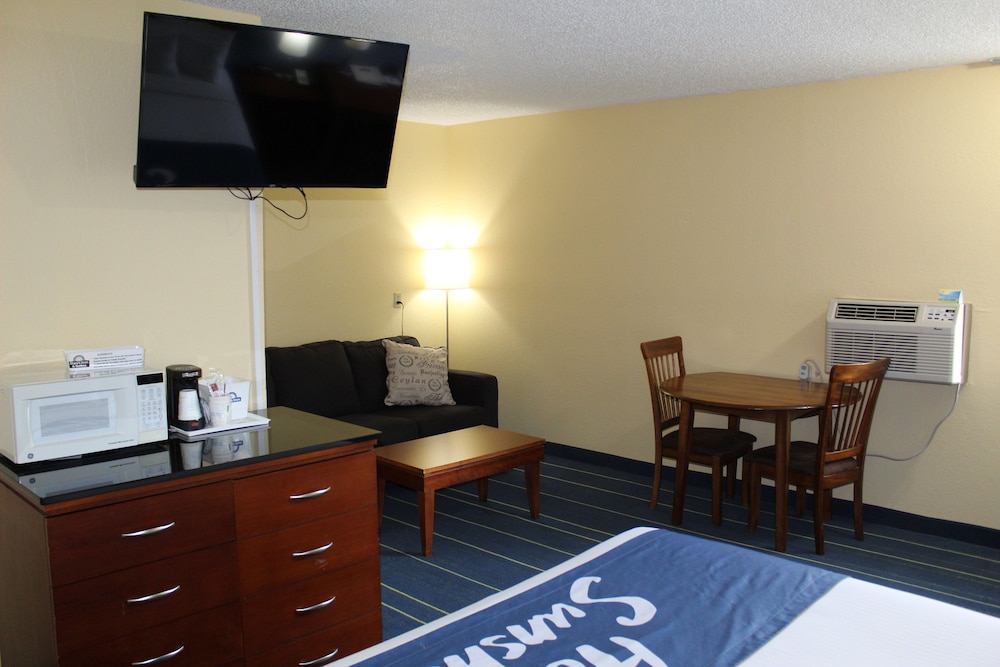 Room, Days Inn & Suites by Wyndham Gunnison