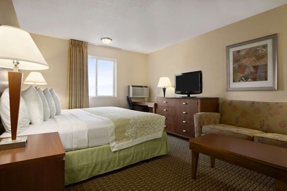 Room, Days Inn & Suites by Wyndham Gunnison