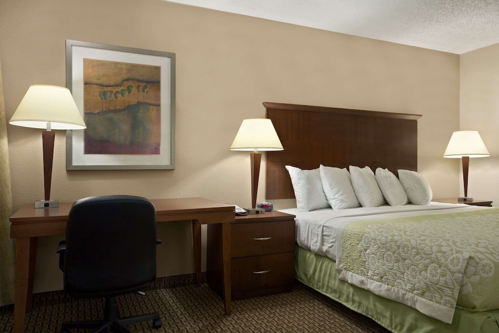 Room, Days Inn & Suites by Wyndham Gunnison