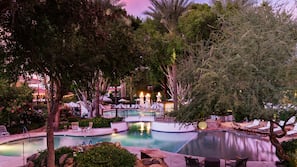 2 outdoor pools, pool umbrellas