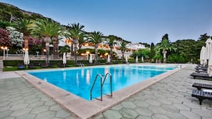 2 piscinas al aire libre
