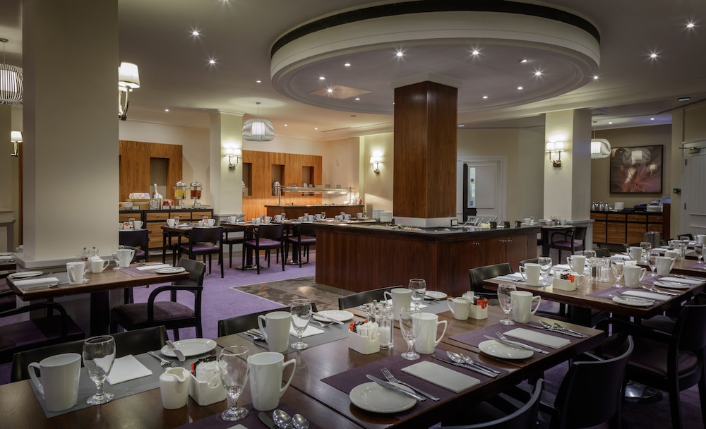 Breakfast area, Hilton London Euston