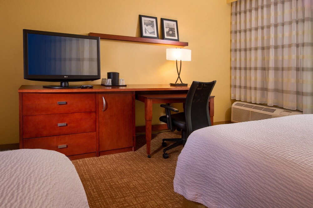 Courtyard by Marriott Richmond West