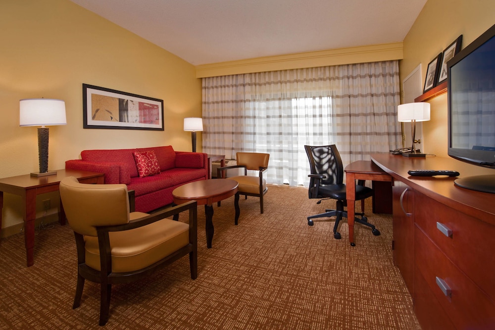 Courtyard by Marriott Richmond West