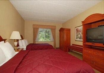 Comfort Inn Suites Hawthorne White Plains Usa Great Rates At